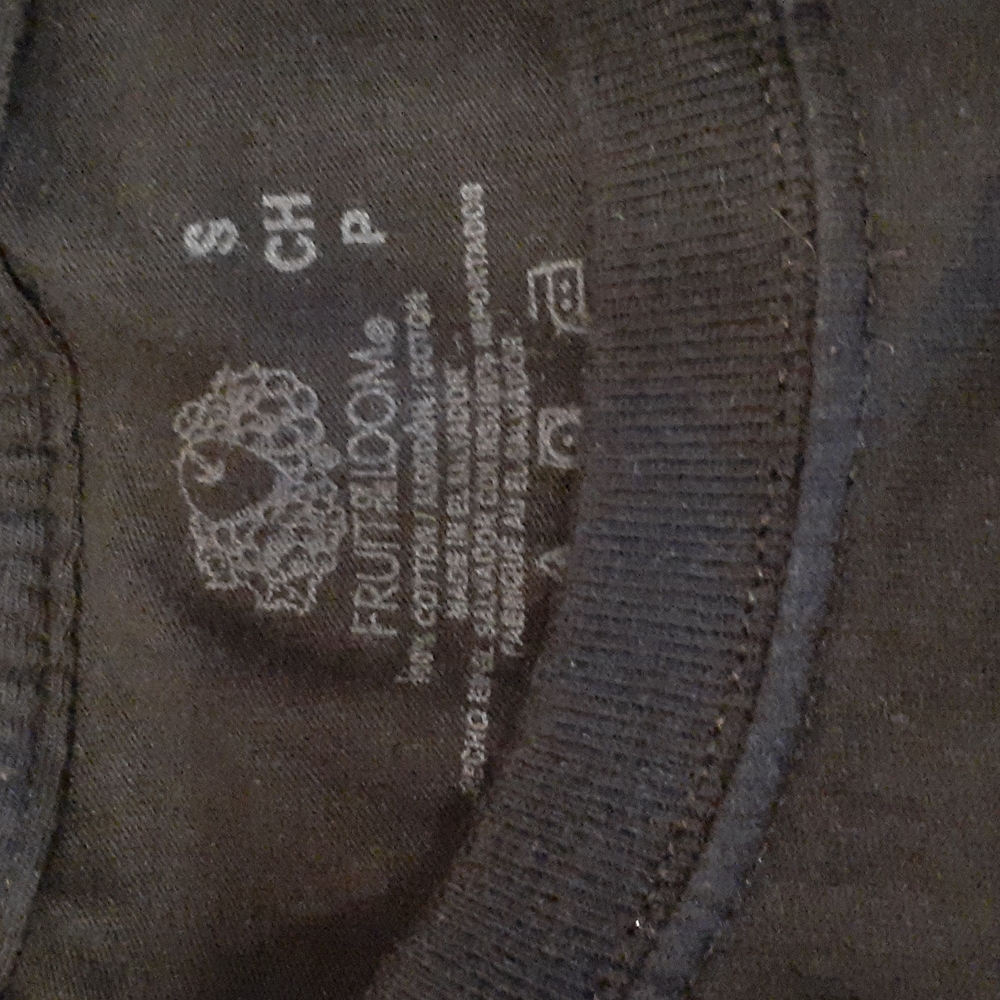 4/$20   2 Mens T-shirts - Picture 4 of 4